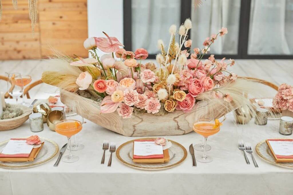 Elegant beach themed wedding table setting with mint green napkins