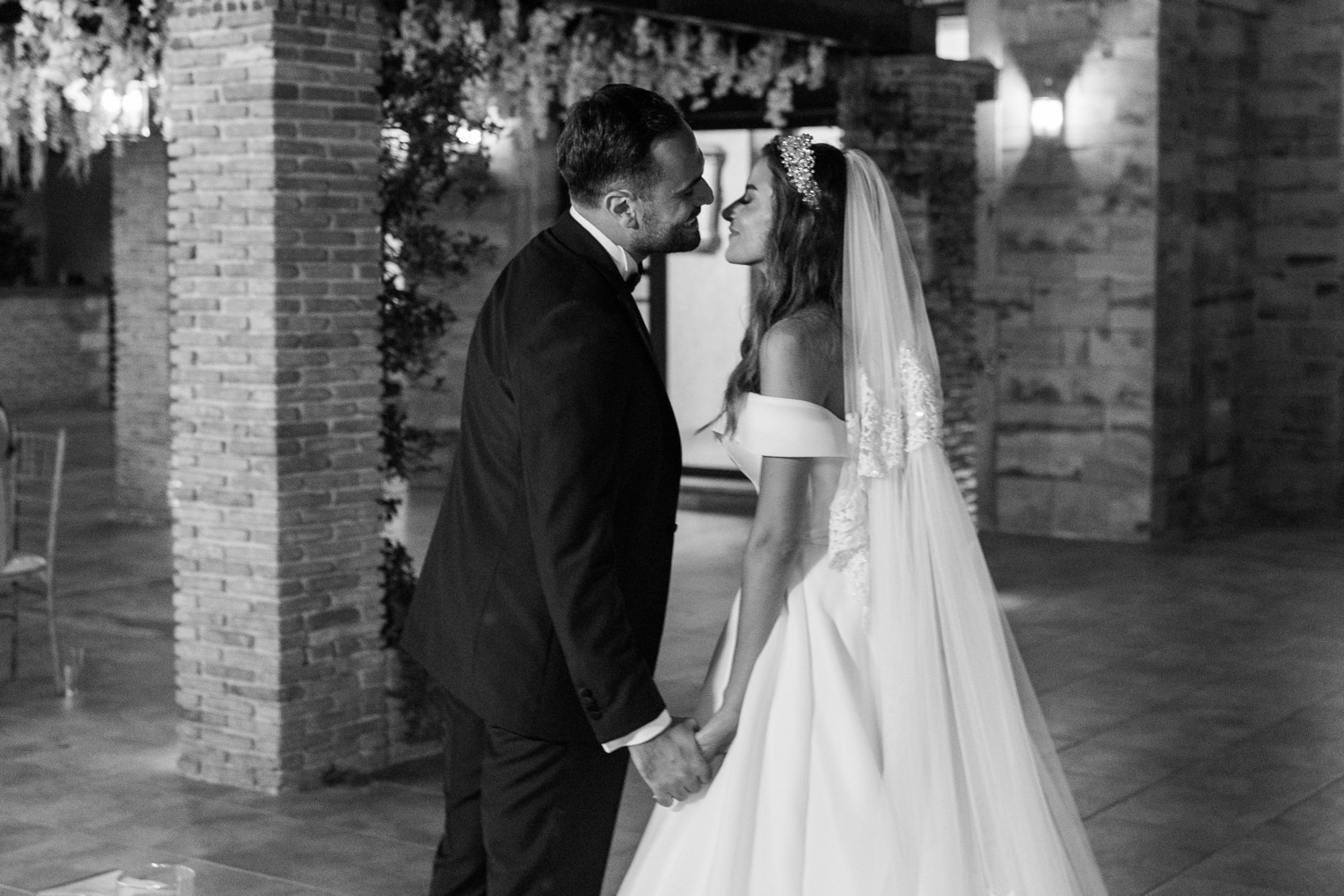 romantic-mansion-wedding-make-happy-memories