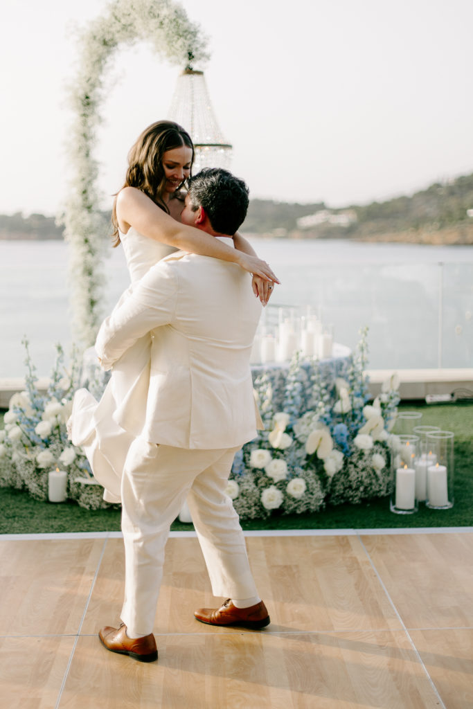 Elegant romantic wedding in Athens - First dance
